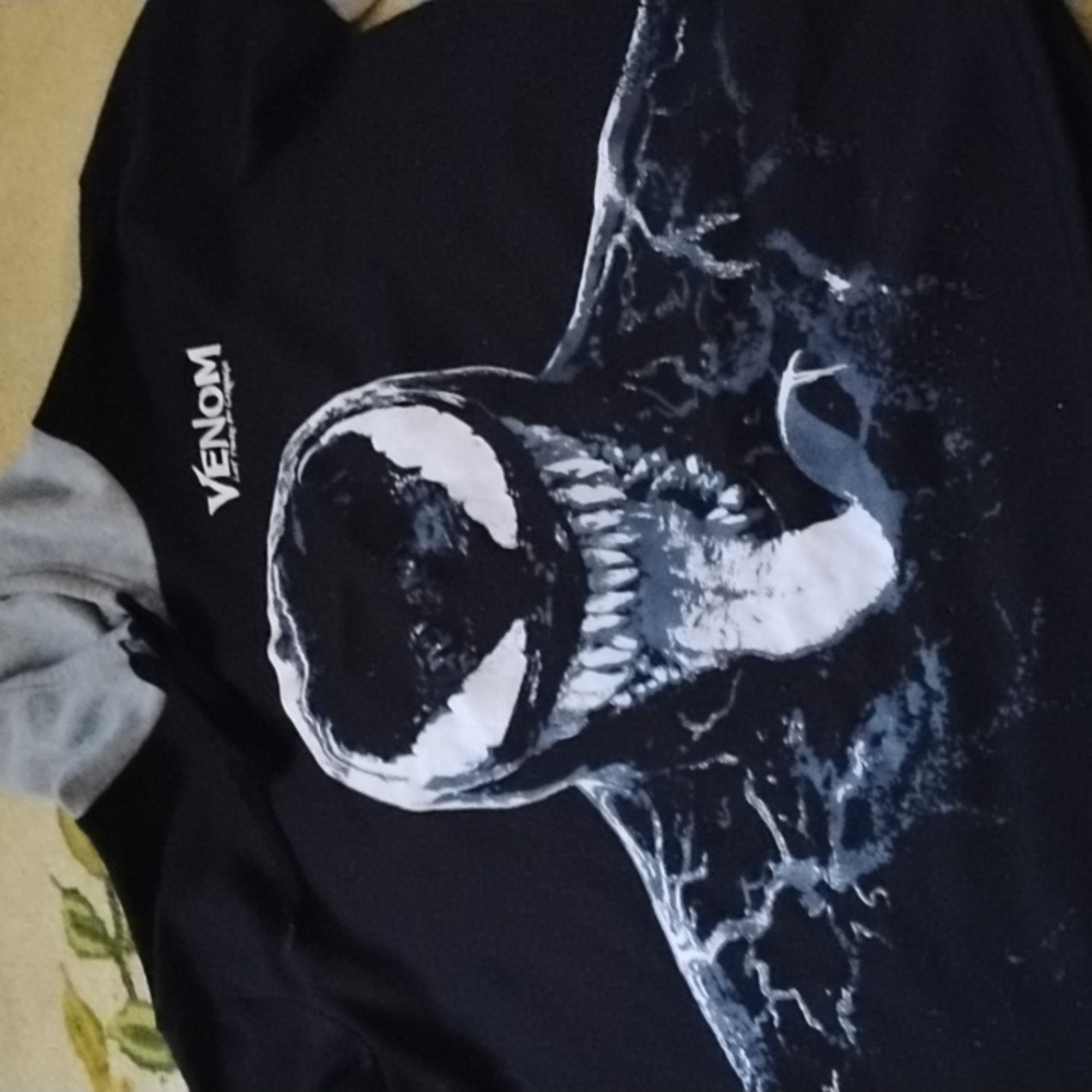 Men's Size Large Venom Marvel Comic Book Let There Be Carnage Hoodie